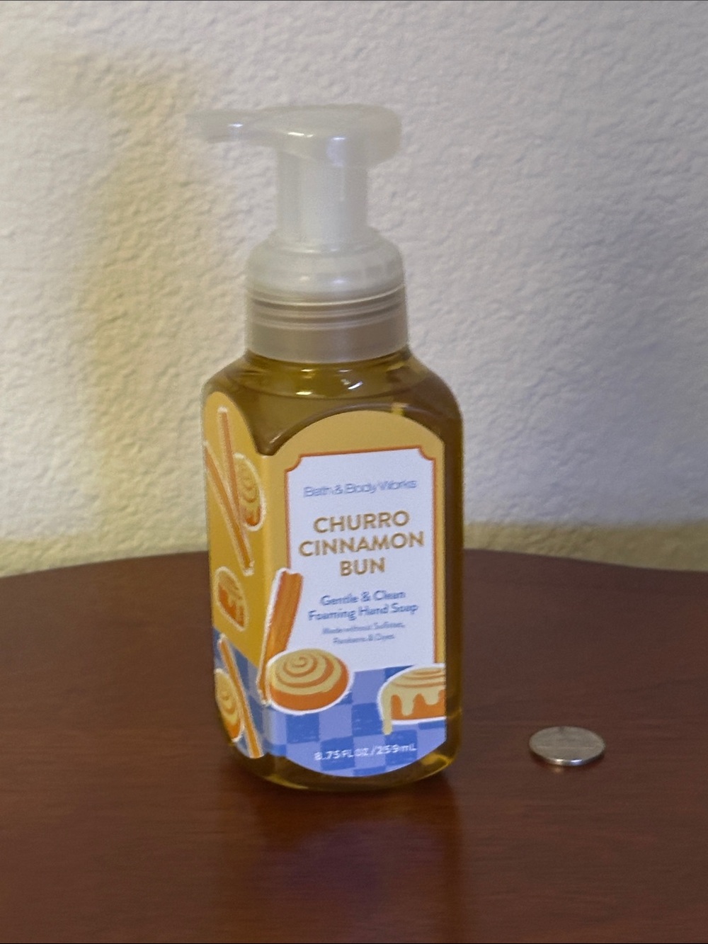 Bath & Body Works Churro Cinnamon Bun Foaming Hand Soap - Yellow & Cream